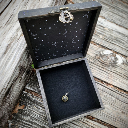 Crystal Skull Hidden Key Box